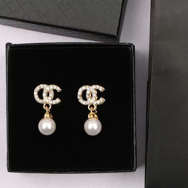 Hot selling 18K gold-plated 925 silver luxury brand designer letter studs geometric famous women's round diamond crystal pearl earrings Fashion Jewelry Earrings
Hot selling 18K gold-plated 925 silver luxury brand designer letter studs geometric famous women's round diamond crystal pearl earrings Fashion Jewelry Earrings