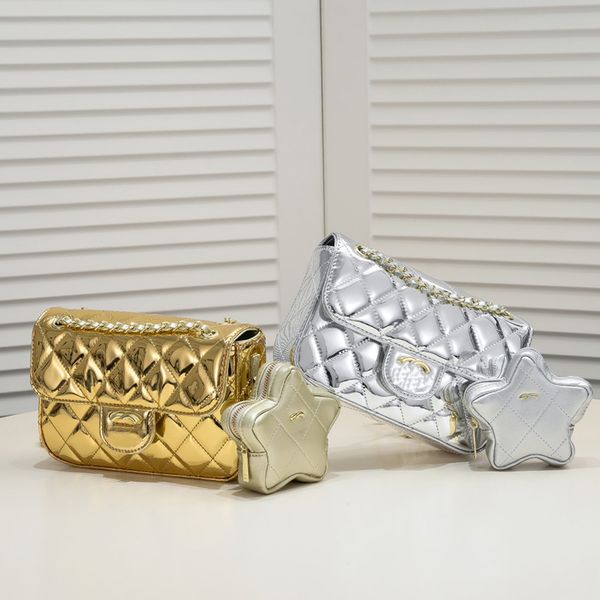 Sparkly Female Designer Classic Clamshell Bag With Star Coin Purse Patent Leather Gold Metal Hardware 19cm Gold/Silver Evening Bag Luxury Diagonal Shoulder Handbag
Sparkly Female Designer Classic Clamshell Bag With Star Coin Purse Patent Leather Gold Metal Hardware 19cm Gold/Silver Evening Bag Luxury Diagonal Shoulder Handbag