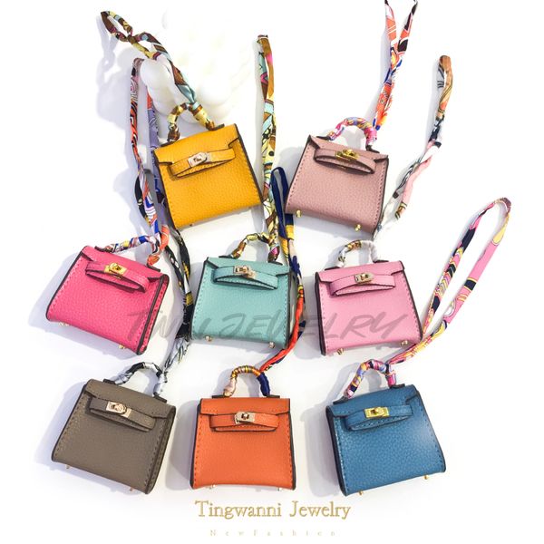 Classic Mini KAILI Bag Pendant High end Leather Car Keychain Cute Creative Mini Bag Pendant Car Pendant
Classic Mini KAILI Bag Pendant High end Leather Car Keychain Cute Creative Mini Bag Pendant Car Pendant