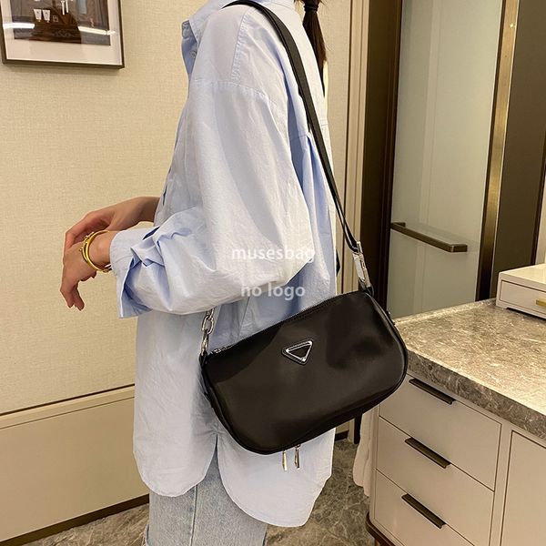 The new Oxford cloth shoulder bag casual simple street bag Fanny pack solid color large capacity crossbody bag for women in stock, Black
The new Oxford cloth shoulder bag casual simple street bag Fanny pack solid color large capacity crossbody bag for women in stock, Black