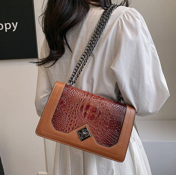 Personality women's bags heavy industry high quality serpentine chain chain dignified and exquisite elegant shoulder slung handbags factory wholesale, Black
Personality women's bags heavy industry high quality serpentine chain chain dignified and exquisite elegant shoulder slung handbags factory wholesale, Black