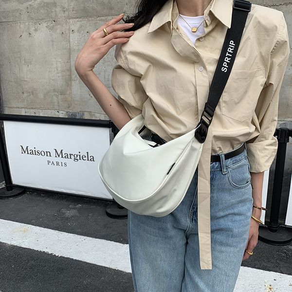 Spring new shoulder bag Casual Oxford cloth large capacity wide strap crossbody bag saddle bag women's bag, Black
Spring new shoulder bag Casual Oxford cloth large capacity wide strap crossbody bag saddle bag women's bag, Black