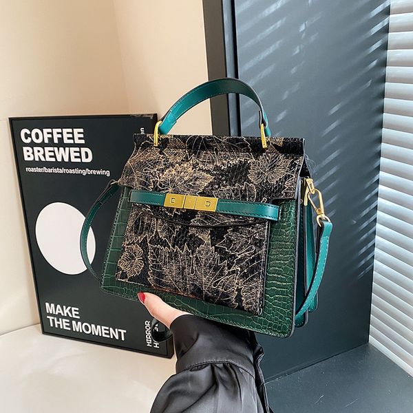 Western embossed crocodile vintage handbag classic thick stitching leather ladies handbag beautifully printed shoulder bag personalized buckle crossbody bag, Brown
Western embossed crocodile vintage handbag classic thick stitching leather ladies handbag beautifully printed shoulder bag personalized buckle crossbody bag, Brown