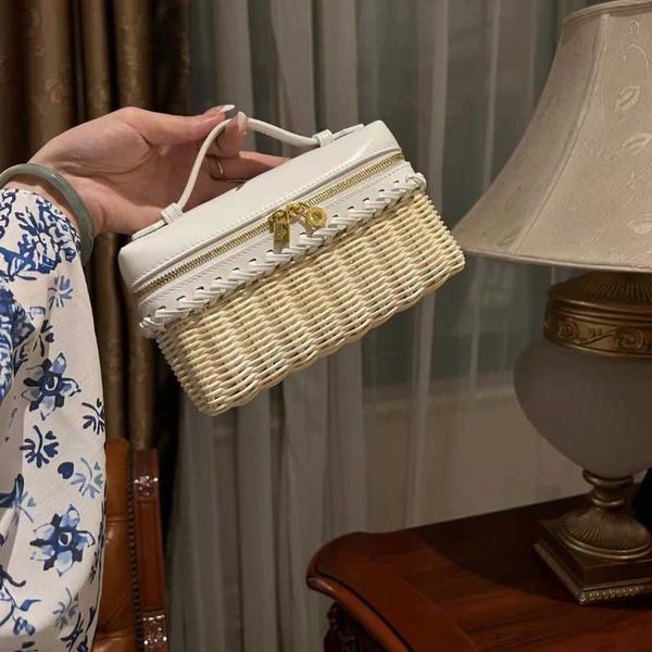 Designer messenger bag luxury shoulder bag mini handbag Elegant Women Bamboo Weave Luxury Handbag Versatile Small Square Casual Bag Square Messenger Bag, L5
Designer messenger bag luxury shoulder bag mini handbag Elegant Women Bamboo Weave Luxury Handbag Versatile Small Square Casual Bag Square Messenger Bag, L5