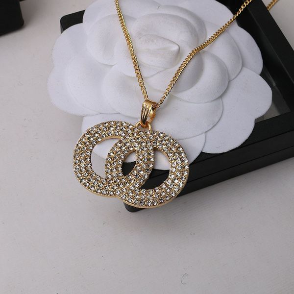 Simple Classic Letter Pendant Necklaces Pearl Chain Gold Sier Plated Crysatl Rhie Sweater Newklace Women Wedding Designer Jewerlry Accessories
Simple Classic Letter Pendant Necklaces Pearl Chain Gold Sier Plated Crysatl Rhie Sweater Newklace Women Wedding Designer Jewerlry Accessories
