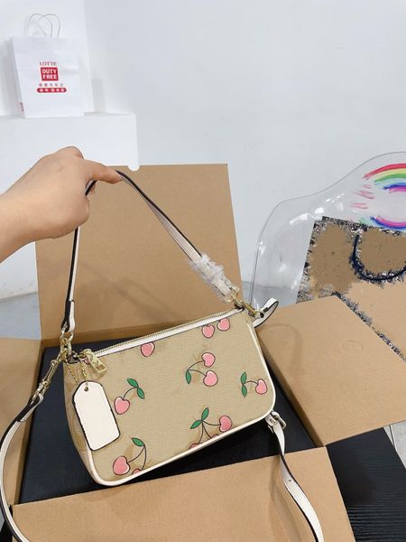 Vintage Leather Shoulder Large Capacity Tote Bags High Quality Fashion Hobo Handbags Handle Gifts For Women 157 991 490, Champagne
Vintage Leather Shoulder Large Capacity Tote Bags High Quality Fashion Hobo Handbags Handle Gifts For Women 157 991 490, Champagne