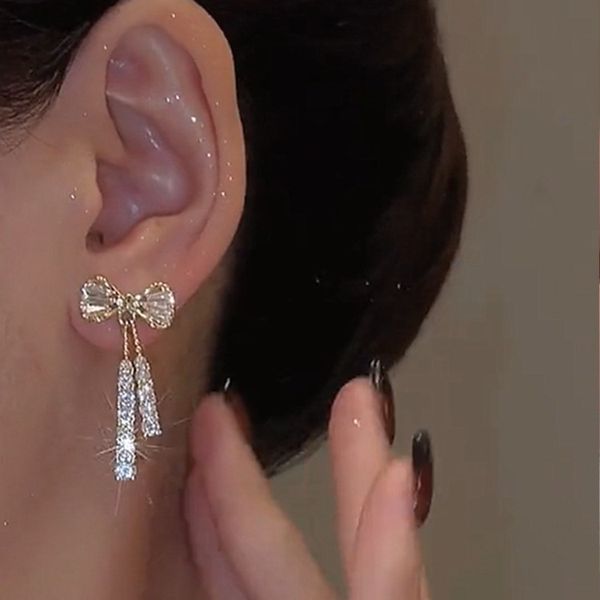 Full diamond bow tassel earrings for women, niche high-end, light luxury earrings
Full diamond bow tassel earrings for women, niche high-end, light luxury earrings
