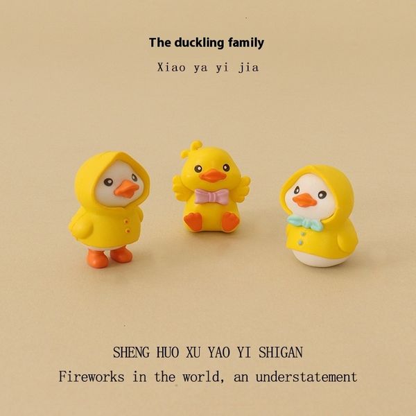 Charming Cartoon Duckling Made of Natural Moss Perfect for Desk and Room Accents
Charming Cartoon Duckling Made of Natural Moss Perfect for Desk and Room Accents