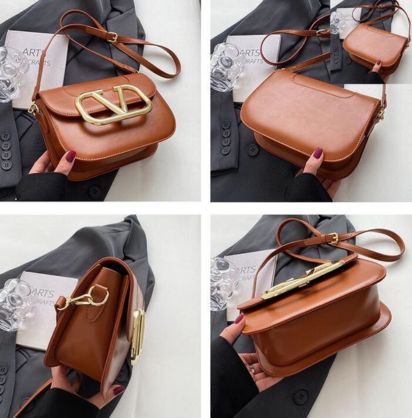 Personality solid color women's shoulder bag flip type gold buckle crossbody bag sweet little fresh sewing fashion handbags are popular among the minority, Black
Personality solid color women's shoulder bag flip type gold buckle crossbody bag sweet little fresh sewing fashion handbags are popular among the minority, Black