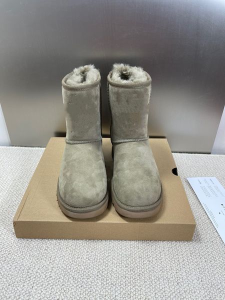 Women's Winter Snow Boots - Furry Cotton Footwear with Cashmere Insulation for Comfortable Flat-Soled Outdoors Wear, Light grey
Women's Winter Snow Boots - Furry Cotton Footwear with Cashmere Insulation for Comfortable Flat-Soled Outdoors Wear, Light grey