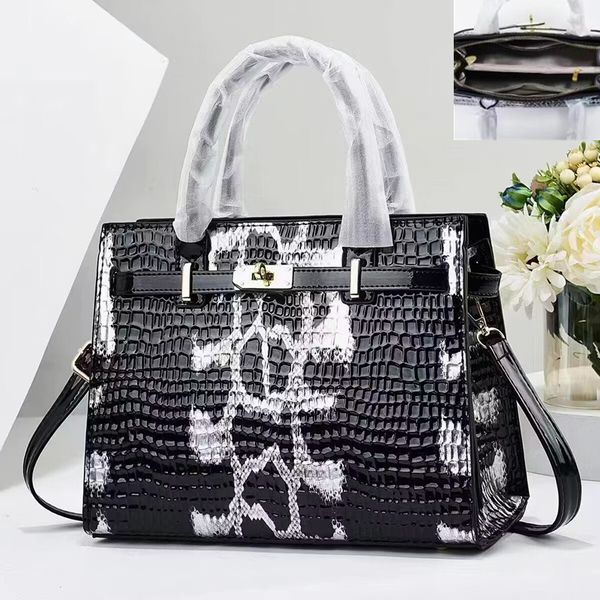 Fashionable printed handbag elegant atmosphere snake handbag street trend thickened leather shoulder bag metal buckle fashion women's bag wholesale, White
Fashionable printed handbag elegant atmosphere snake handbag street trend thickened leather shoulder bag metal buckle fashion women's bag wholesale, White