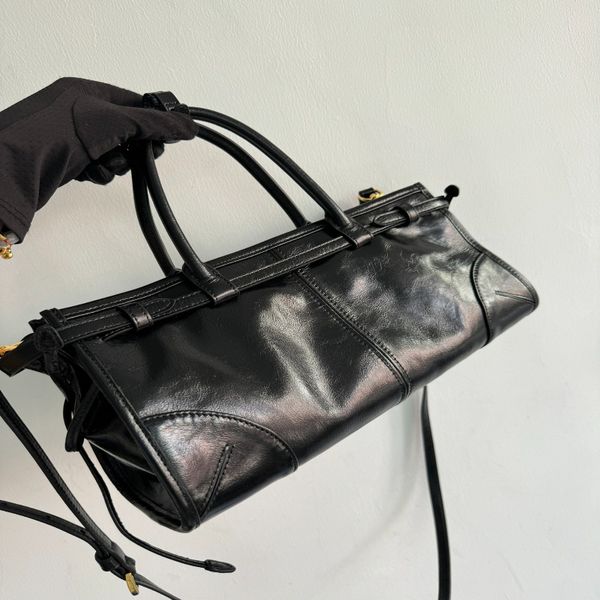 Luxury messenger bag shoulder bag tote bag fashionable men and women bag waxed cowhide bag with shoulder strap can be carried by hand messenger bag casual fashionable, P10
Luxury messenger bag shoulder bag tote bag fashionable men and women bag waxed cowhide bag with shoulder strap can be carried by hand messenger bag casual fashionable, P10