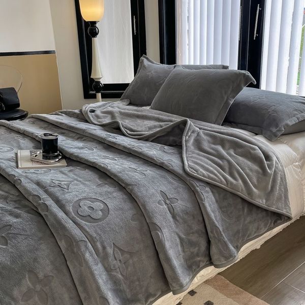 Fashion Designer Blankets Cashmere Bedding Rug Christmas Wool Soft Home Textiles Supplies Letter Comforters Fleece Throw Blanket Winter, Gold
Fashion Designer Blankets Cashmere Bedding Rug Christmas Wool Soft Home Textiles Supplies Letter Comforters Fleece Throw Blanket Winter, Gold