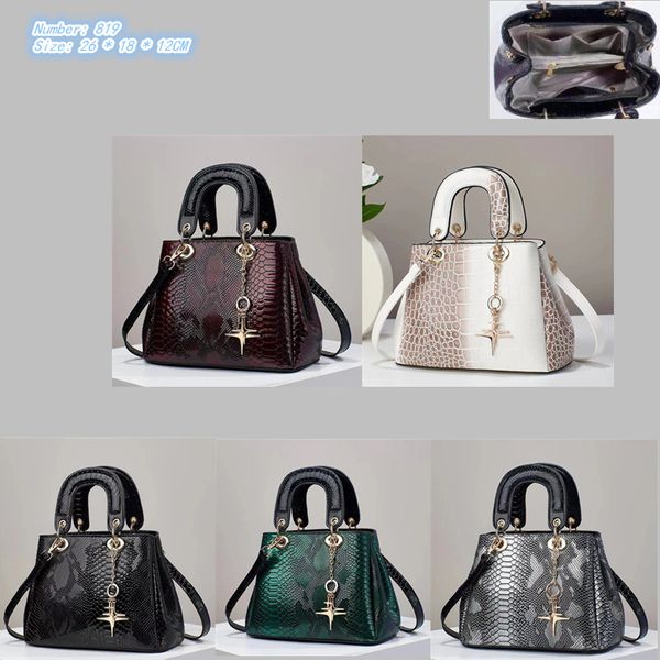 Elegant atmosphere snake handbag thickened embossed leather vintage shoulder bag classic crocodile women's handbag daily Joker solid color crossbody bag, Image colors/819
Elegant atmosphere snake handbag thickened embossed leather vintage shoulder bag classic crocodile women's handbag daily Joker solid color crossbody bag, Image colors/819