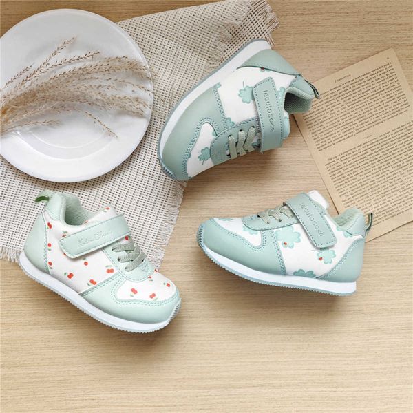 Little Cherry Baby Sports Shoes: Breathable Mesh Upper, Clover Design, Forrest Gump-Inspired, Spring and Autumn Girls Sneakers, H240828, Gray
Little Cherry Baby Sports Shoes: Breathable Mesh Upper, Clover Design, Forrest Gump-Inspired, Spring and Autumn Girls Sneakers, H240828, Gray