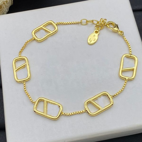 Classic Designer Charm Bracelets Brand Letter Chain Bracelet Birthday Engagement Bangle Party 18k Gold Plated Jewelry Gift with Box
Classic Designer Charm Bracelets Brand Letter Chain Bracelet Birthday Engagement Bangle Party 18k Gold Plated Jewelry Gift with Box