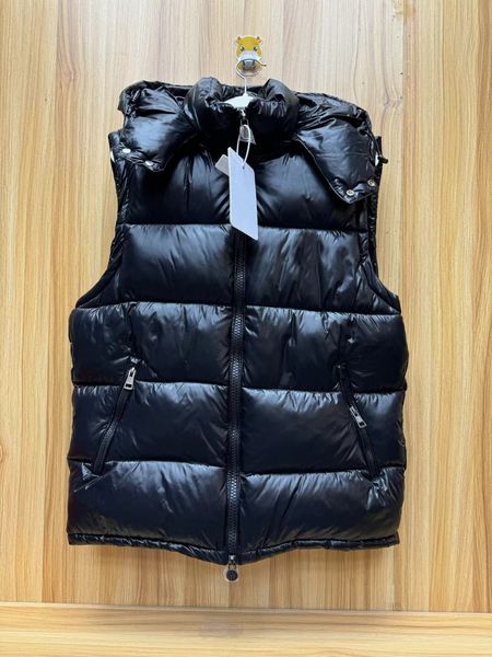 Vest Mens Gilet Designer Jacket Embroidered Badge Down Womans Feather Filled Material Graphite Gray Black And White Blue Pop Couple Coat
Vest Mens Gilet Designer Jacket Embroidered Badge Down Womans Feather Filled Material Graphite Gray Black And White Blue Pop Couple Coat