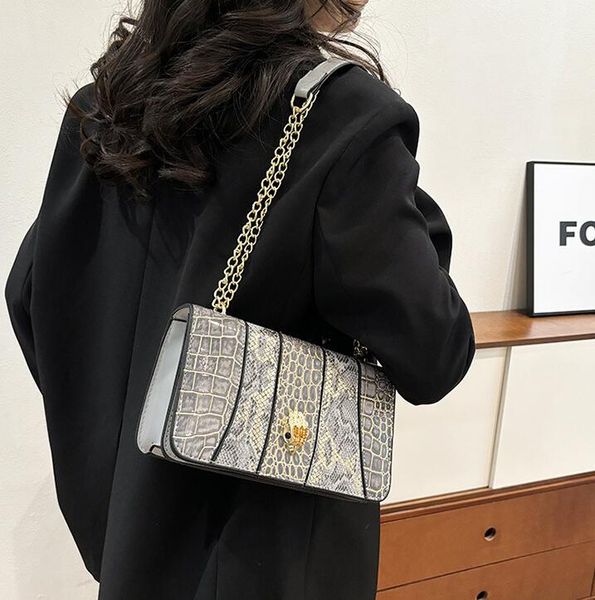 Fashionable women shoulder bag 7 colors small fresh color matching handbag elegant retro snake chain bag this year popular thickened leather handbag wholesale, Purple
Fashionable women shoulder bag 7 colors small fresh color matching handbag elegant retro snake chain bag this year popular thickened leather handbag wholesale, Purple