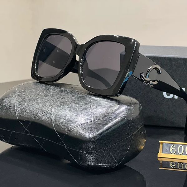 

2024 Fashion Luxury designer sunglasses Man Women Rectangle sunglasses Unisex Designer Goggle Beach Sun Glasses Retro Frame Luxury Design UV400 With Box very good