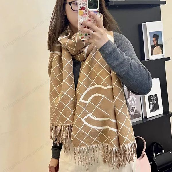 

2024 Designer Scarf Fashion Luxury Cashmere Thick Shawl Women Long Winter Wram Pashmina Wraps Hijab with Tassel Bufanda Foulard gift Designer scarves for winter