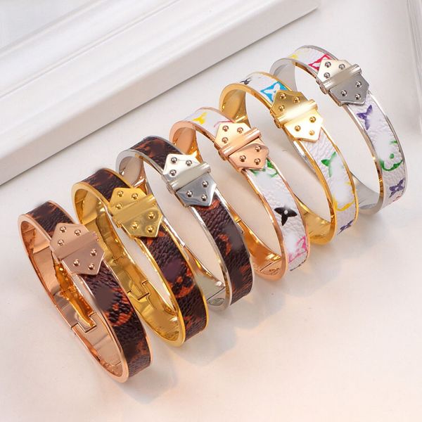 Classic Clover Flower Charm Bracelets Gold Silver Plated Stainless Steel Bangle Luxury Brand Designer Women Men Wristband Cuff Fashion Jewelry Accessories
Classic Clover Flower Charm Bracelets Gold Silver Plated Stainless Steel Bangle Luxury Brand Designer Women Men Wristband Cuff Fashion Jewelry Accessories