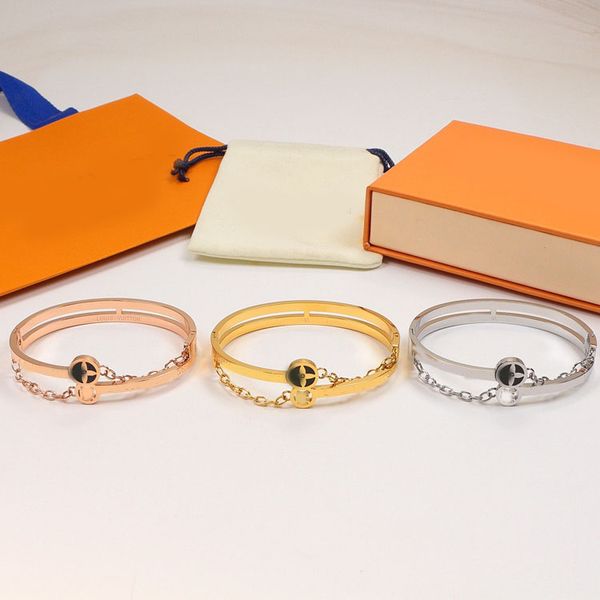 Classic Letter Clover Chain Bracelets Gold Silver Plated Stainless Steel Bangle Luxury Brand Designer Women Men Wristband Cuff Fashion Jewelry Accessories
Classic Letter Clover Chain Bracelets Gold Silver Plated Stainless Steel Bangle Luxury Brand Designer Women Men Wristband Cuff Fashion Jewelry Accessories