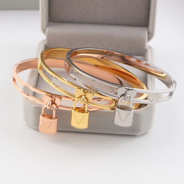 Classic Letter Pendant Charm Bracelets Gold Silver Plated Stainless Steel Bangle Luxury Brand Designer Women Men Wristband Cuff Fashion Jewelry Accessories
Classic Letter Pendant Charm Bracelets Gold Silver Plated Stainless Steel Bangle Luxury Brand Designer Women Men Wristband Cuff Fashion Jewelry Accessories
