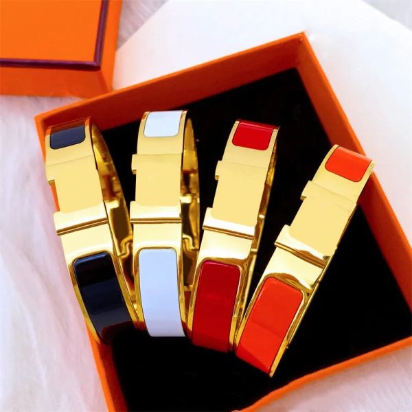 Designer Bangle Stainless Steel Gold Buckle Bracelet Jewelry Men and Women Fashion Bracelets 17cm
Designer Bangle Stainless Steel Gold Buckle Bracelet Jewelry Men and Women Fashion Bracelets 17cm