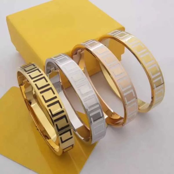 

Designer Bracelet Europe America Top Jewelry Lady Women Titanium Steel Black/white Enamel Engraved Letter Gold Bangle Bracelet 4 Color