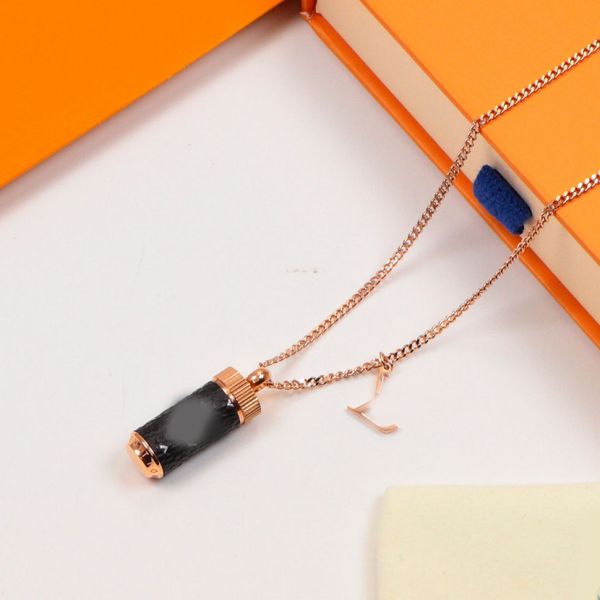Letter Charm Pendant Chain Necklace Luxury Designer Gold Silver Plated Stainless Steel Chokers Fashion Women Jewerlry Accessories With Box Never Fading
Letter Charm Pendant Chain Necklace Luxury Designer Gold Silver Plated Stainless Steel Chokers Fashion Women Jewerlry Accessories With Box Never Fading