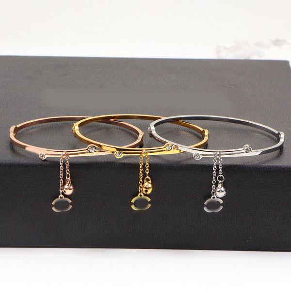 Luxury Letter Pendant Charm Bracelets Gold Silver Plated Stainless Steel Chain Bangle Brand Designer Women Men Wristband Cuff Fashion Jewelry Accessories
Luxury Letter Pendant Charm Bracelets Gold Silver Plated Stainless Steel Chain Bangle Brand Designer Women Men Wristband Cuff Fashion Jewelry Accessories