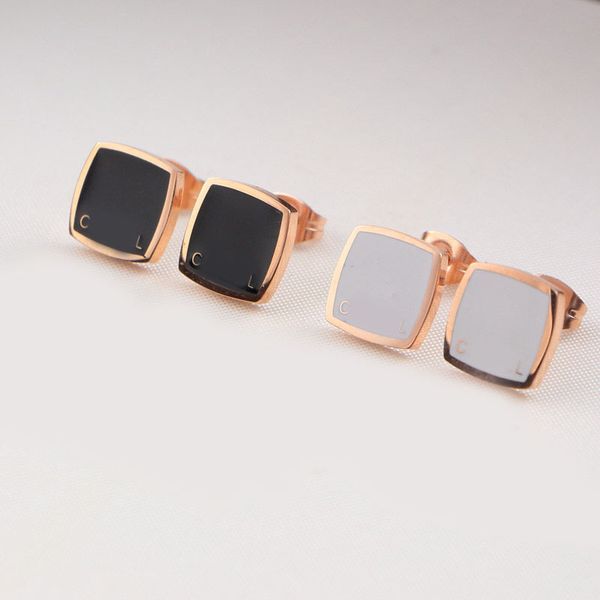 Fashion White Black Enamel Letter Ear Stud Earring Luxury Brand Designer Women Gold Plated Stainless Steel Earring Elegant Jewelry Accessories Wholesale With Box
Fashion White Black Enamel Letter Ear Stud Earring Luxury Brand Designer Women Gold Plated Stainless Steel Earring Elegant Jewelry Accessories Wholesale With Box