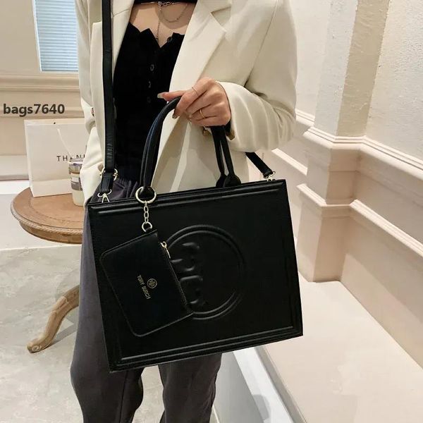 5A 2023 new The Tote Bag Lady Famous Designer PU Messenger Shopping Bags Cross body Shoulder Bags Handbags Women Wallets, Blue
5A 2023 new The Tote Bag Lady Famous Designer PU Messenger Shopping Bags Cross body Shoulder Bags Handbags Women Wallets, Blue