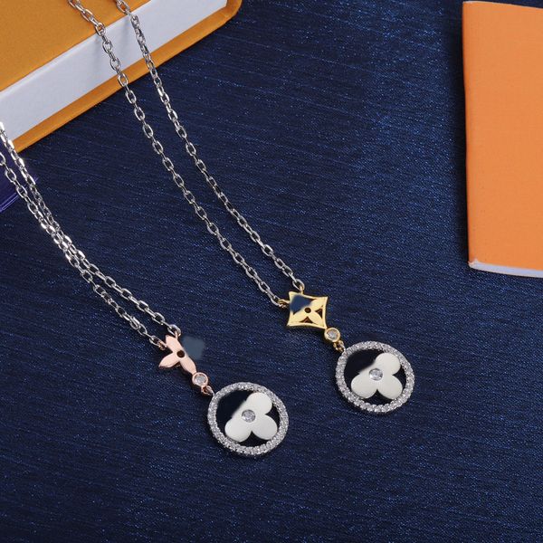 Vintage Crystal Flower Clover Pendant Chain Necklace Brand Designer Gold Silver Plated Titanium Steel Charm Chokers Fashion Women Jewerlry Accessories With Box
Vintage Crystal Flower Clover Pendant Chain Necklace Brand Designer Gold Silver Plated Titanium Steel Charm Chokers Fashion Women Jewerlry Accessories With Box