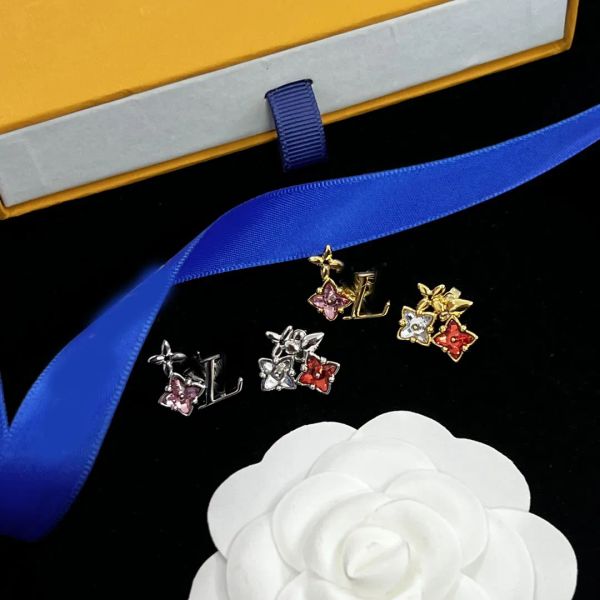 Women Girl Elegant Crystal Flower Clover Earring Luxury Brand Designers 18K Gold Silver Plated Rhinestone Ear Stud Fashion Wedding Party Jewerlry Accessories Gift
Women Girl Elegant Crystal Flower Clover Earring Luxury Brand Designers 18K Gold Silver Plated Rhinestone Ear Stud Fashion Wedding Party Jewerlry Accessories Gift