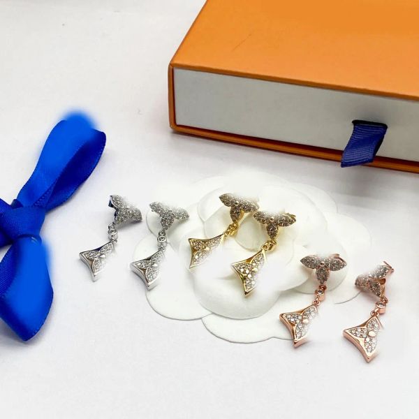 Classic Women Girl Crystal Clover Flower Ear Stud Earrings Brand Designer Charm Gold Silver Plated Stainless Steel Ear Drop Fashion Jewerlry High Quality With Box
Classic Women Girl Crystal Clover Flower Ear Stud Earrings Brand Designer Charm Gold Silver Plated Stainless Steel Ear Drop Fashion Jewerlry High Quality With Box