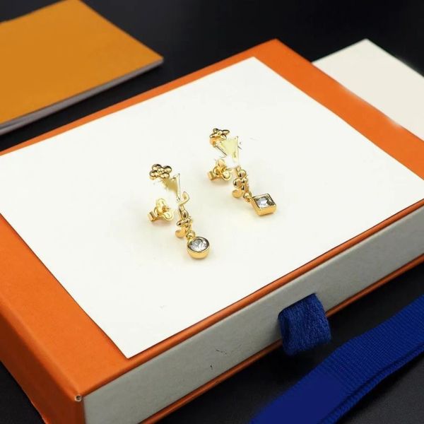 Luxury Brand Designers Letters Ear Stud Stainless Steel 18k Gold Rose Silver Plated Women Girl Elegant Round Earrings Wedding Jewelry Fashion Accessories Gifts
Luxury Brand Designers Letters Ear Stud Stainless Steel 18k Gold Rose Silver Plated Women Girl Elegant Round Earrings Wedding Jewelry Fashion Accessories Gifts