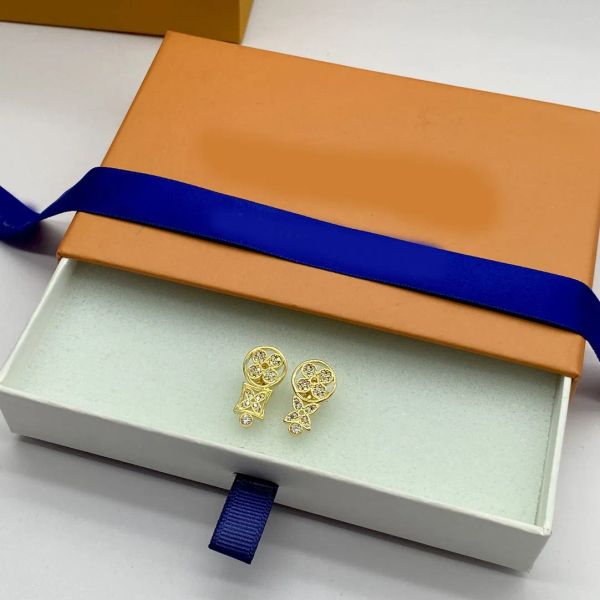 Elegant Women Flower Clover Crystal 18K Gold Plated Silver Earring Luxury Brand Designers Rhinestone Ear Stud Fashion Wedding Party Jewerlry Accessories Gifts
Elegant Women Flower Clover Crystal 18K Gold Plated Silver Earring Luxury Brand Designers Rhinestone Ear Stud Fashion Wedding Party Jewerlry Accessories Gifts