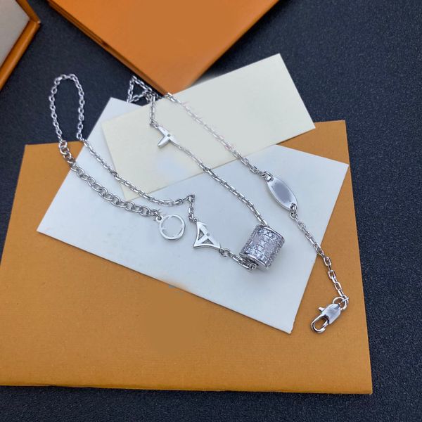 Elegant Crystal Clover Wheel Pendant Chain Necklace Luxury Brand Designer Gold Silver Plated Stainless Steel Charm Chokers Women Jewerlry Wedding Gift With Box
Elegant Crystal Clover Wheel Pendant Chain Necklace Luxury Brand Designer Gold Silver Plated Stainless Steel Charm Chokers Women Jewerlry Wedding Gift With Box
