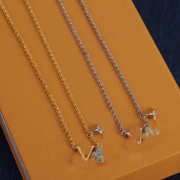 Women Elegant Vintage Crystal Letter Clover Pendant Chain Necklace Brand Designer Gold Silver Plated Titanium Steel Charm Chokers Party Fashion Jewerlry Gifts 
Women Elegant Vintage Crystal Letter Clover Pendant Chain Necklace Brand Designer Gold Silver Plated Titanium Steel Charm Chokers Party Fashion Jewerlry Gifts