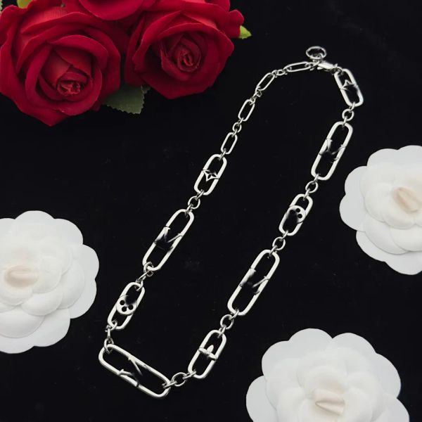 Vintage Hollow Out Letter Flower Chokers Chain Necklace Luxury Brand Designer Women Girl Gold Silver Plated Stainless Steel Pendant Fashion Jewerlry Gift with Box
Vintage Hollow Out Letter Flower Chokers Chain Necklace Luxury Brand Designer Women Girl Gold Silver Plated Stainless Steel Pendant Fashion Jewerlry Gift with Box