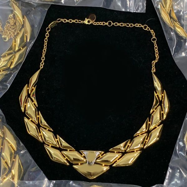 Vintage Women Punk Chain Statement Necklace Crystal Pearl Beads Chokers Luxury Brand Designer Gold Silver Plated Stainless Steel Pendant Fashion Jewerlry Gifts
Vintage Women Punk Chain Statement Necklace Crystal Pearl Beads Chokers Luxury Brand Designer Gold Silver Plated Stainless Steel Pendant Fashion Jewerlry Gifts