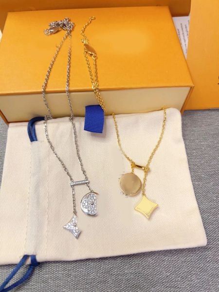 Elegant Women Crystal Clover Star Pendant Chain Necklace Luxury Brand Designer Gold Silver Plated Stainless Steel Charm Chokers Jewerlry Wedding Gifts with Box
Elegant Women Crystal Clover Star Pendant Chain Necklace Luxury Brand Designer Gold Silver Plated Stainless Steel Charm Chokers Jewerlry Wedding Gifts with Box