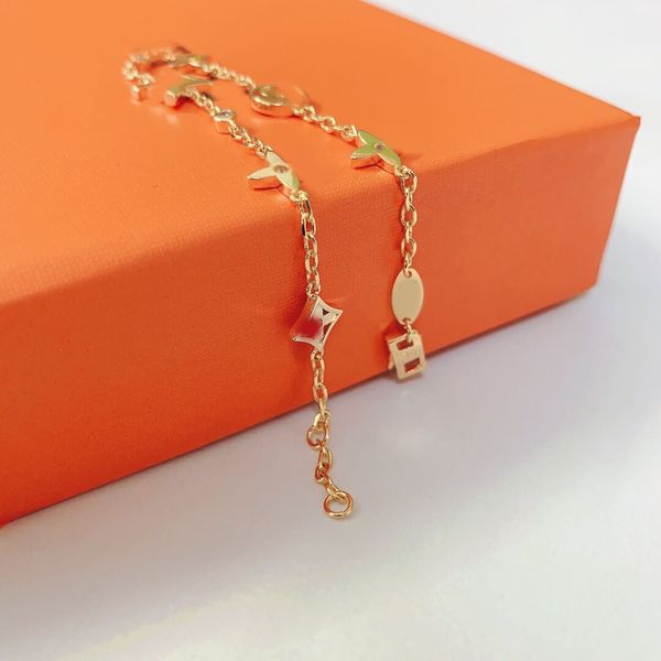 Fashion Chain Clover Charm Bracelet Women Bangle Wristband Cuff Chain Designer Letter Jewelry Crystal 18K Gold Plated Stainless steel Wedding Lovers Gift Not Fade
Fashion Chain Clover Charm Bracelet Women Bangle Wristband Cuff Chain Designer Letter Jewelry Crystal 18K Gold Plated Stainless steel Wedding Lovers Gift Not Fade