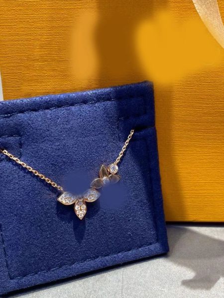 

Elegant Women Crystal Clover Flower Charm Pendant Chain Necklace Luxury Designer Gold Silver Plated Stainless Steel Chokers Fashion Jewerlry Wedding Gift With Box