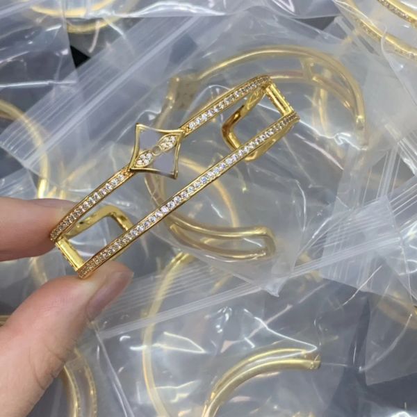 Women Girl Elegant Crystal Blangle Bracelet Luxury Brand Design Gold Silver Stainless Steel Wristband Cuff Armband Pulsera Charm Wedding Lovers Fashion Jewelry
Women Girl Elegant Crystal Blangle Bracelet Luxury Brand Design Gold Silver Stainless Steel Wristband Cuff Armband Pulsera Charm Wedding Lovers Fashion Jewelry