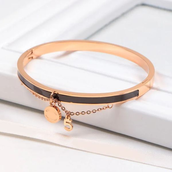 Unisex Charm Pendant Letter Bracelets knit Gold Plated Stainless Steel Chain Bangle Luxury Brand Designer Women Men Wristband Cuff Fashion Jewelry Accessories
Unisex Charm Pendant Letter Bracelets knit Gold Plated Stainless Steel Chain Bangle Luxury Brand Designer Women Men Wristband Cuff Fashion Jewelry Accessories