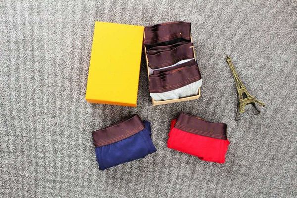 Mens Underwears Designers Bur Fashion Boxer Breathable Boxer Mans Underpants Classic Letter Sexy Tight Waist Men Underwear High Quality
Mens Underwears Designers Bur Fashion Boxer Breathable Boxer Mans Underpants Classic Letter Sexy Tight Waist Men Underwear High Quality