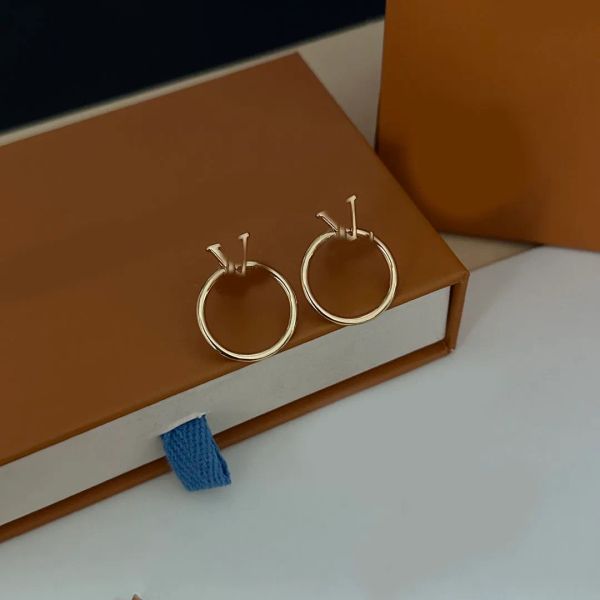 Classic Flower Letter Ear Stud Earrings Luxury Brand Designer Women Gold Silver Plated Stainless Steel Crystal Rhinestone Fashion Jewerlry High Quality With Box
Classic Flower Letter Ear Stud Earrings Luxury Brand Designer Women Gold Silver Plated Stainless Steel Crystal Rhinestone Fashion Jewerlry High Quality With Box