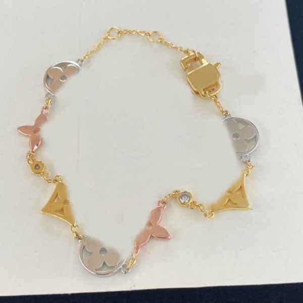 Luxury Gold Rose Silver Charm Bracelet Chain Bangle Fashion Women Girl Elegant Letter Pendant Clover Flower Bracelet Wedding Party Jewelry Fashion Accessories
Luxury Gold Rose Silver Charm Bracelet Chain Bangle Fashion Women Girl Elegant Letter Pendant Clover Flower Bracelet Wedding Party Jewelry Fashion Accessories